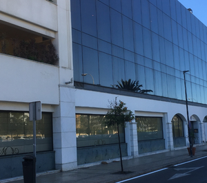 A subasta varios locales comerciales en un lujoso complejo marbellí