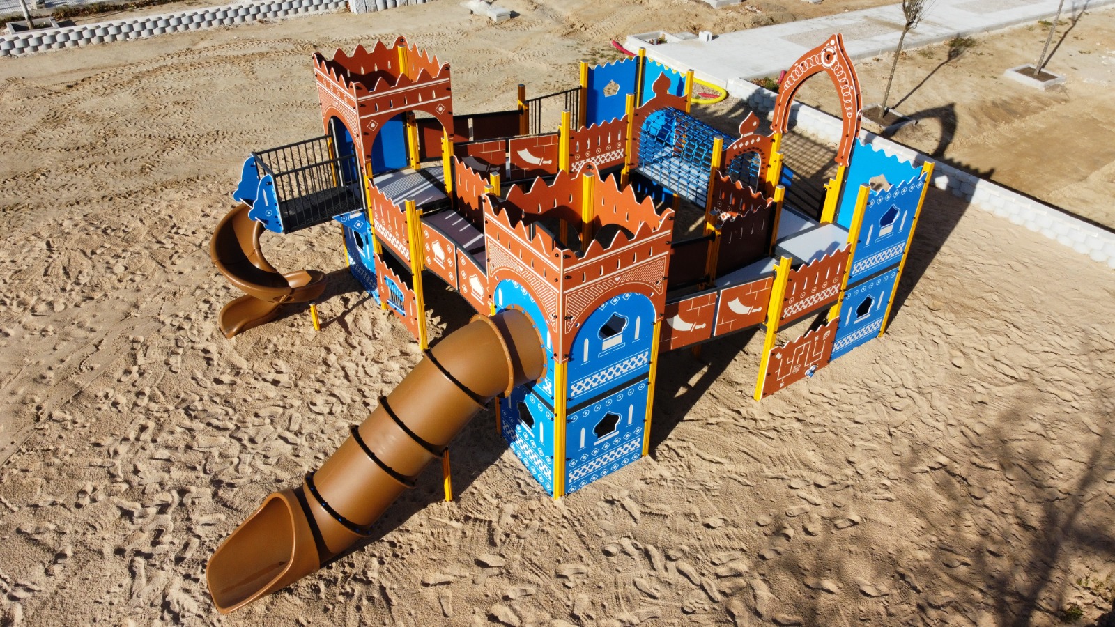 Grupo Benito Novatilu instala cinco juegos de gran formato en Navalcarnero