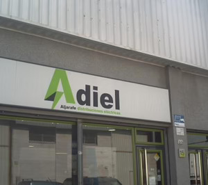 La sevillana Adiel proyecta su segunda tienda de material eléctrico