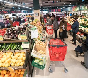Eroski reduce sus ventas alimentarias un 7% respecto al año de la pandemia, pero supera las de 2019