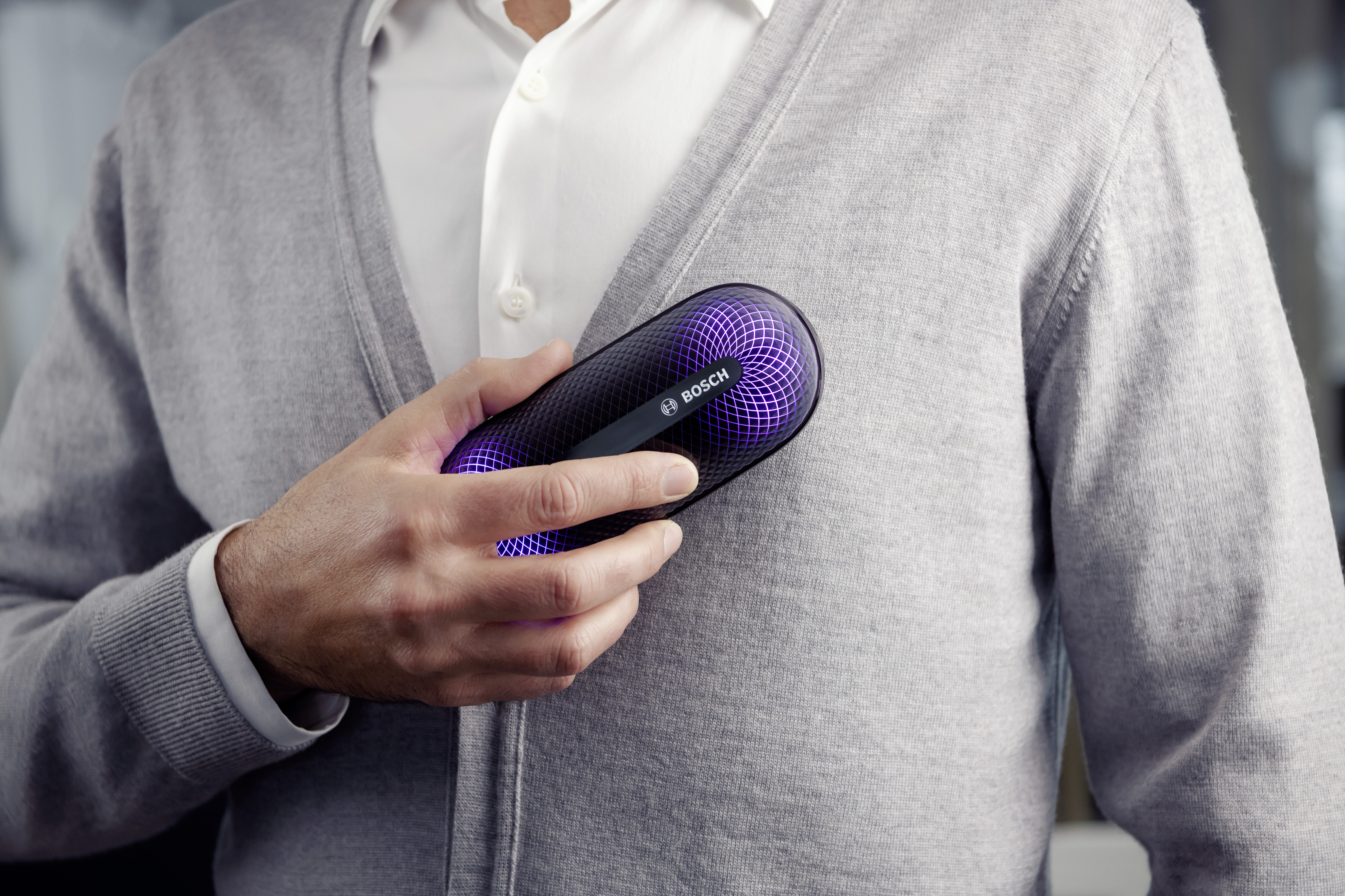 Bosch lanza FreshUp, un higienizador portátil que elimina los olores de la ropa