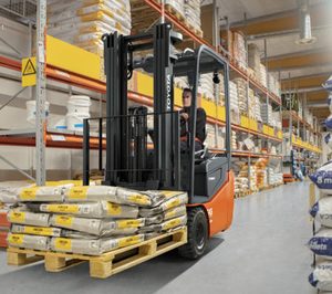 La gama de contrapesadas eléctricas de Toyota crece con un modelo compacto