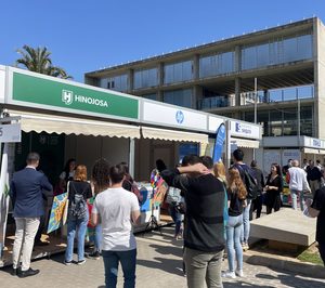 Hinojosa apuesta por la atracción de talento joven en el Foro de Empleo de la UPV