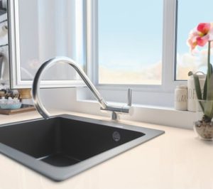 Clever lanza un nuevo grifo de cocina abatible para agua tratada