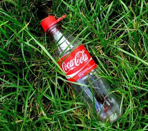 Coca-Cola destaca sus iniciativas en ecodiseño y uso de rPET en su estrategia de innovación en envases