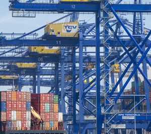 El total de mercancías manipuladas en Valenciaport cae casi un 2% en el primer semestre