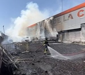 Bricomart sufre un incendio en su almacén de Alcorcón
