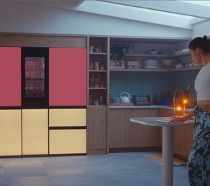 El nuevo frigorífico Moodup de LG incorpora imágenes en paneles LED y un altavoz inalámbrico