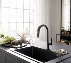 Hansgrohe lanza el nuevo grifo de cocina Aqittura FilterSystem