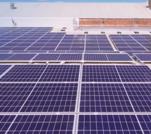 Plásticos Ferro monta una planta fotovoltaica en su fábrica de Granada