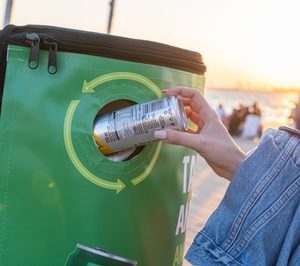 El reciclaje de latas fuera de casa necesita más infraestructura