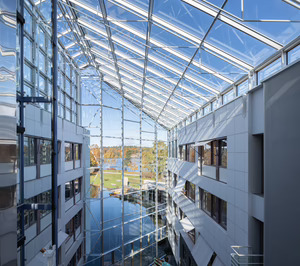 Saint-Gobain lanza Oraé, su nuevo vidrio con baja huella de carbono