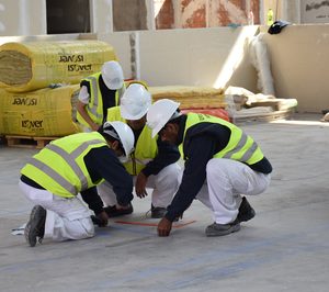 El número de trabajadores en la construcción aumenta un 3% en 2022 y la ocupación femenina crece un 14%