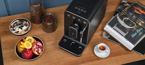 Smeg presenta su nueva cafetera Super Automática Total Black