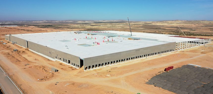 Rockwool aísla la cubierta metálica del edificio logístico de bonÀrea en Zaragoza