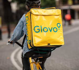 Glovo se une con Kibus para impulsar la digitalización de 17 mercados municipales