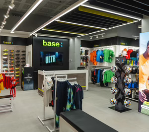 Base prosigue la renovación de sus tiendas y abre en Las Palmas