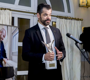 Vicente Gallardo recibe el premio Manuel Laguna de CONAIF 2022