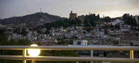 Un céntrico hotel granadino se prepara para su reforma integral, tras cambiar de manos