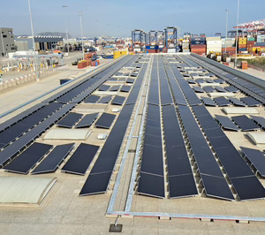 La terminal portuaria Best estrena media hectárea de paneles solares