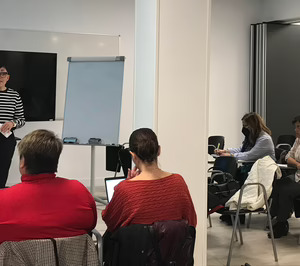 AMADE presenta un informe que analiza los principales riesgos laborales en residencias y centros de día.