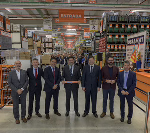 Obramat inaugura sus nuevas tiendas de Alicante y Tarragona