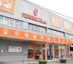 La distribuidora gallega Ferrecal inaugura un nuevo establecimiento