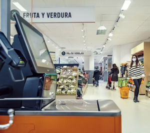Consum extiende el sistema de autocobro a casi una treintena de supermercados