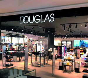 ¿Qué comunidad tiene el liderato de tiendas Douglas tras su reestructuración?