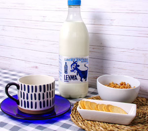 Leyma lanza la primera botella de leche 100% rPET