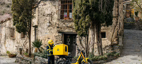 Correos amplía su flota de reparto ecológica con 700 motos eléctricas ciberseguras