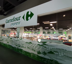 Carrefour amplía a Abades sus acuerdos para crecer en estaciones de servicio