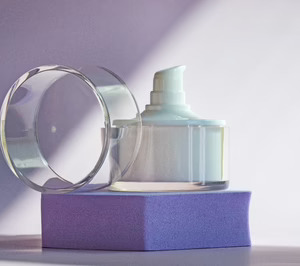 Quadpack lanza una variedad de Regula Prestige Airless Jar en PET