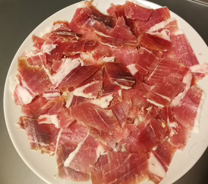 Un reconocido operador de jamón blanco e ibérico entra en concurso