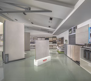 Comercial Vera estrena exposición de Strohm Teka