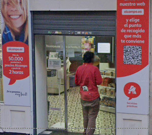 Alcampo vuelve a recortar su red de drives peatonales