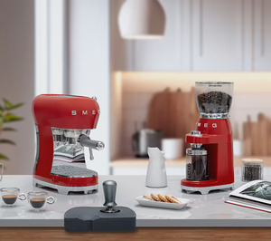 Smeg lanza su nueva máquina de café espresso ECF02