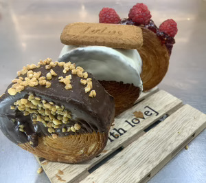 Carrefour lanza una gama de bollos con marca propia de la mano de Europastry