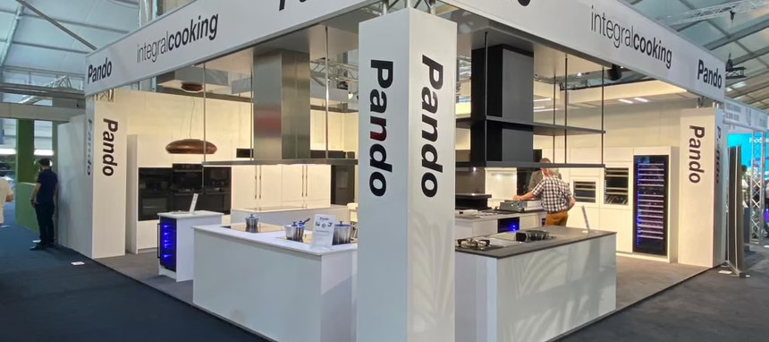 Pando presenta sus nuevos catálogos en la feria alemana Area30 / Küchenmeile