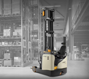 Crown lanza nuevas carretillas retráctiles con elevación de hasta 12 m