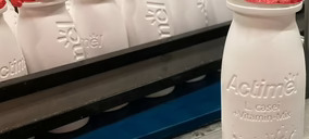 Danone elimina la etiqueta de las botellas de Actimel para optimizar la circularidad de sus envases