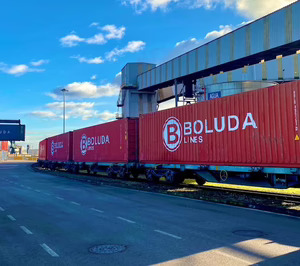 Renfe Mercancías tracciona el primer servicio ferroviario hacia la terminal de Boluda en Santander