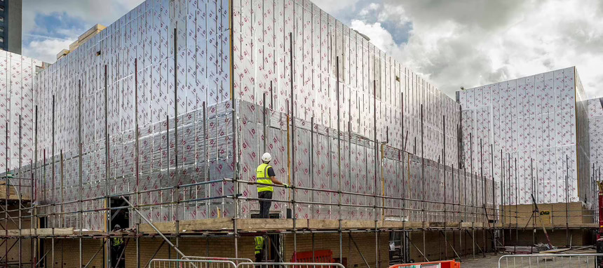 Saint-Gobain vende una filial de aislamientos y compra una empresa de impermeabilizantes