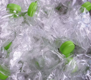 ENAC revisa las obligaciones de acreditación para el plástico reciclado