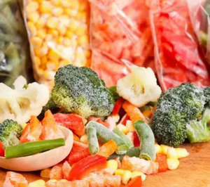 La producción de vegetales congelados volvió a caer en 2023, pero moderó su descenso