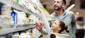 Los españoles miran a 2024 con poca esperanza de mejorar sus ingresos y pensando en restringir el gasto