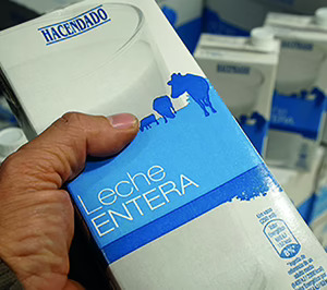 Capsa Food comienza a envasar leche para Mercadona tras su salida de Iberleche