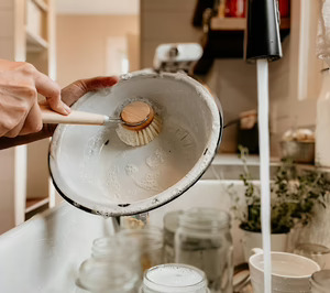 Jabones Beltrán prepara el lanzamiento de un lavavajillas a mano sólido