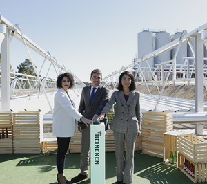 Heineken inaugura una planta termosolar en Valencia para elaborar cerveza solo con energía renovable
