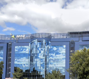 Aena construirá dos plantas fotovoltaicas en los aeropuertos de Barcelona y Reus